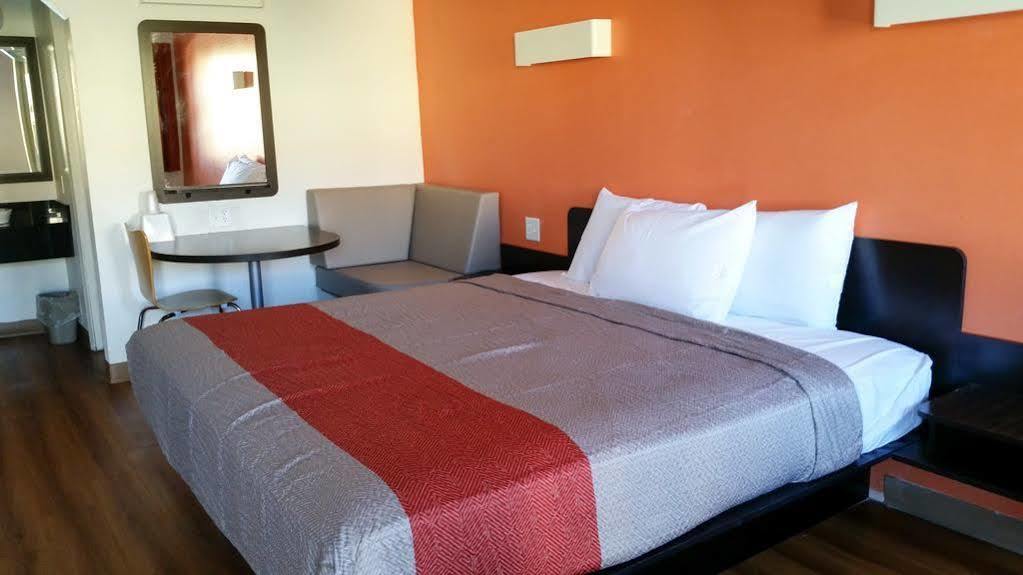 Motel 6-Blue Springs, Mo Dış mekan fotoğraf